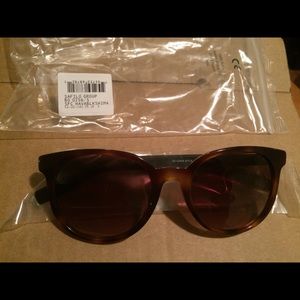 acetate frame
plastic lens
non-polarized
52
